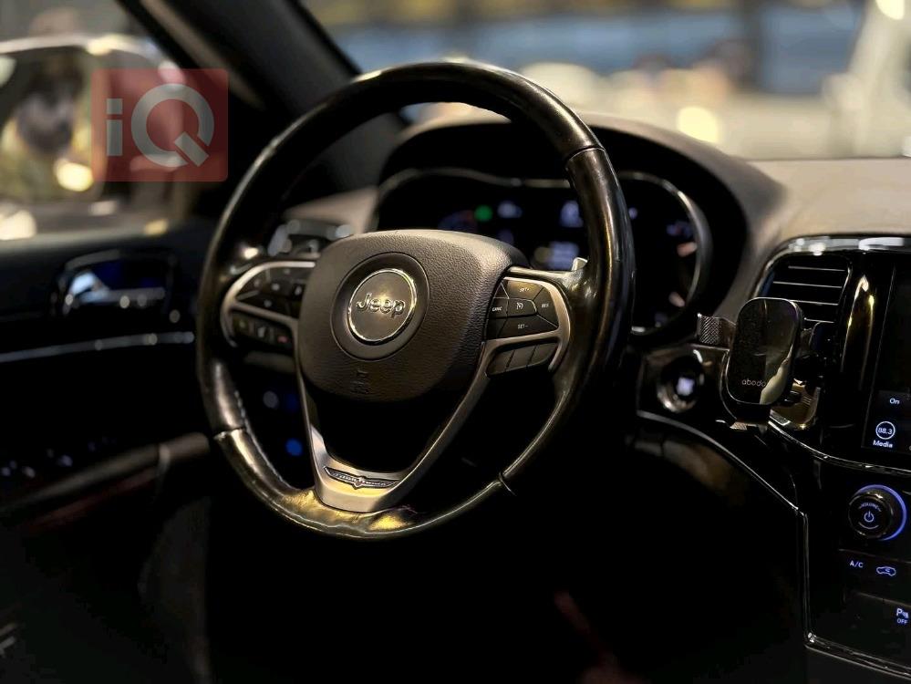 جیپ گراند شیرۆکی